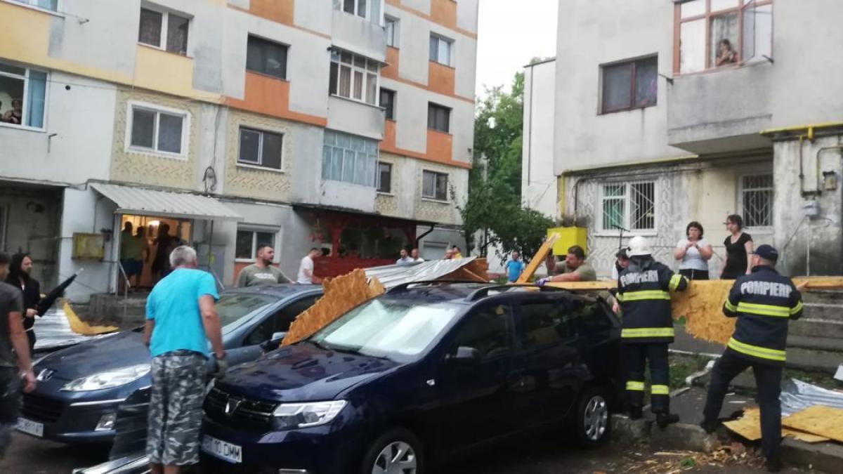 eoliana luata de vant botosani furtuna puternica ploaie vijelie