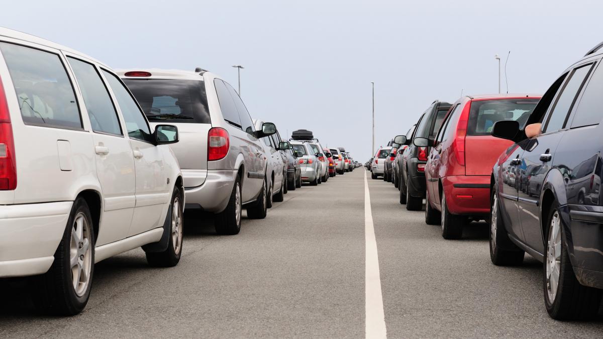 romanii au umplut autocarele pentru a se intoarce din grecia dupa ce tara elena a intrat pe lista