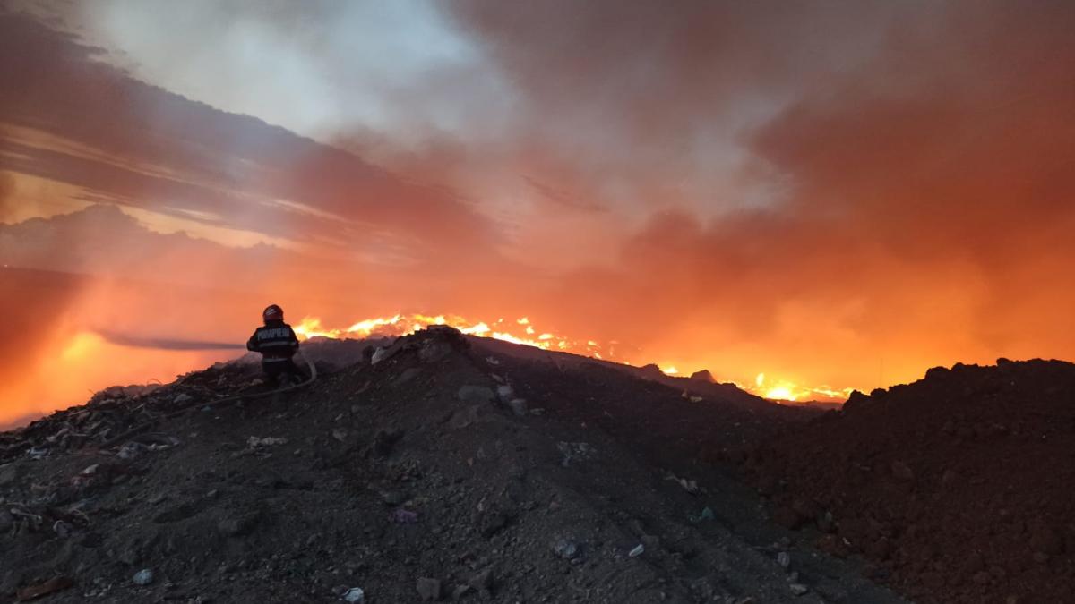 incendiu groapa gunoi municipiu arad