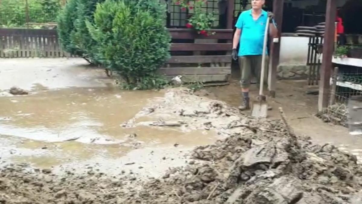moeciu grav afectat viitura curtile localnicilor distruse turisti blocati