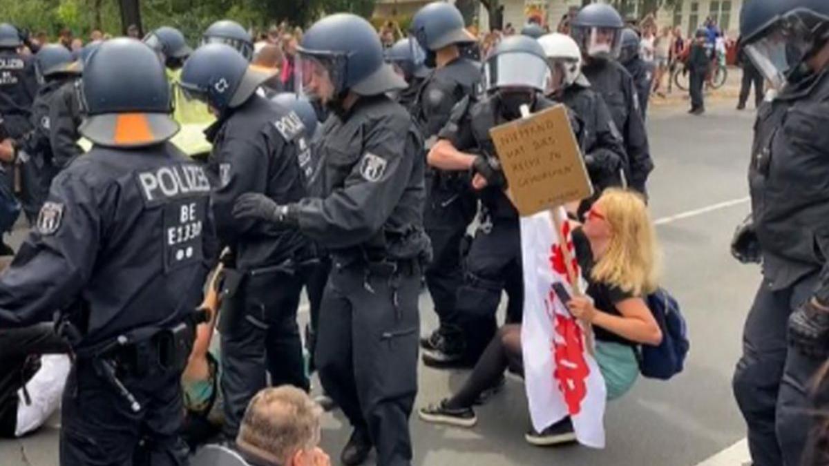 berlin proteste politia restrictii franta