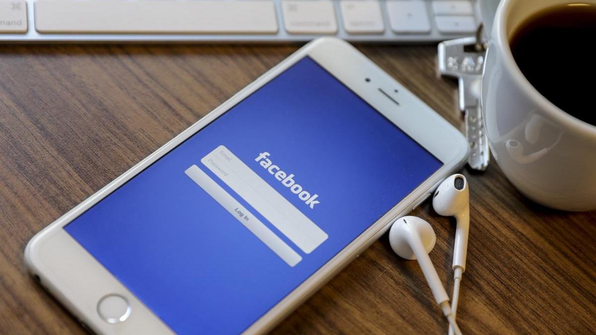 persoana amendata 200 euro fluturas salariu facebook