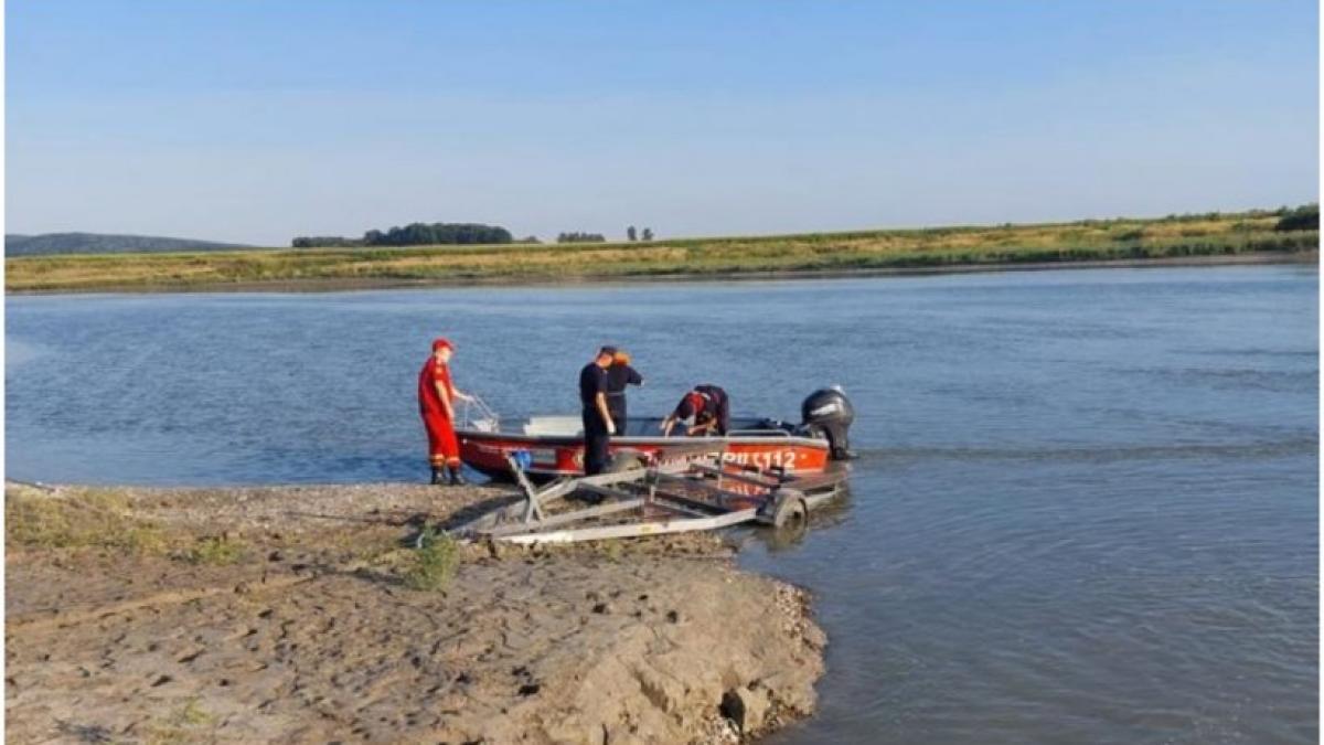Băieții înecați în Siret au încercat să își salveze prietenii. Doi dintre ei au fost scoși din apă cu un băț și un prosop 