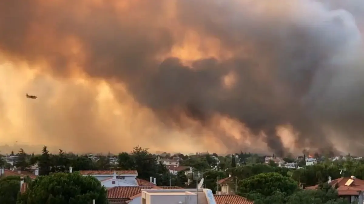 incendiu scapat de sub control in atena capitala greciei este in alerta