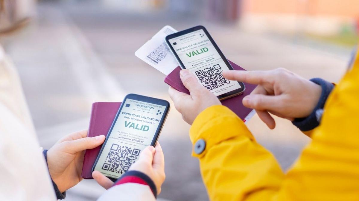 dosar penal pentru un roman care a venit din olanda cu un certificat de vaccinare fals