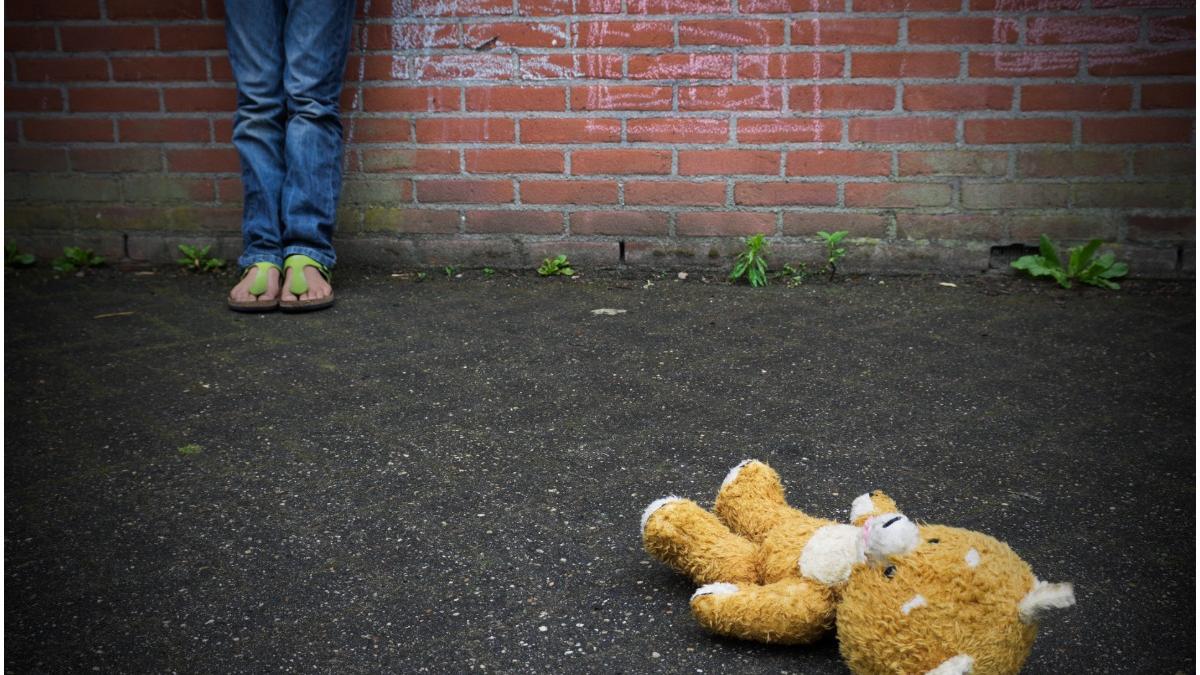 dupa 40 ani femeie nascuta dupa viol obtine condamnare tata