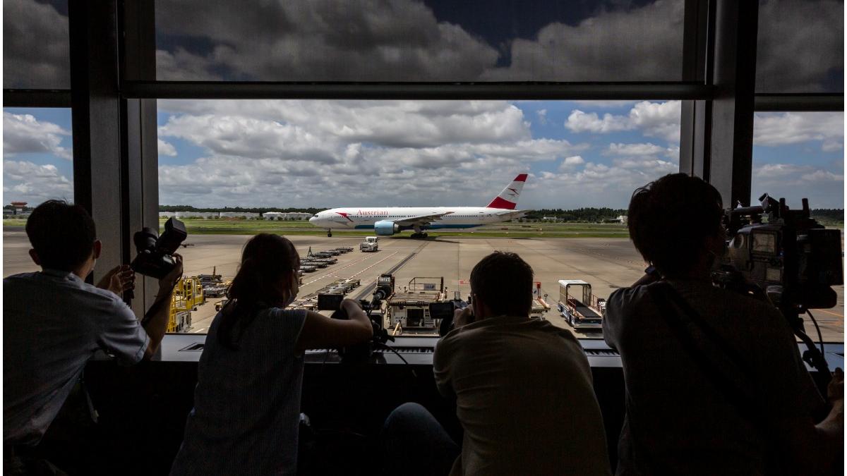 sportivi australieni beti avion tokyo