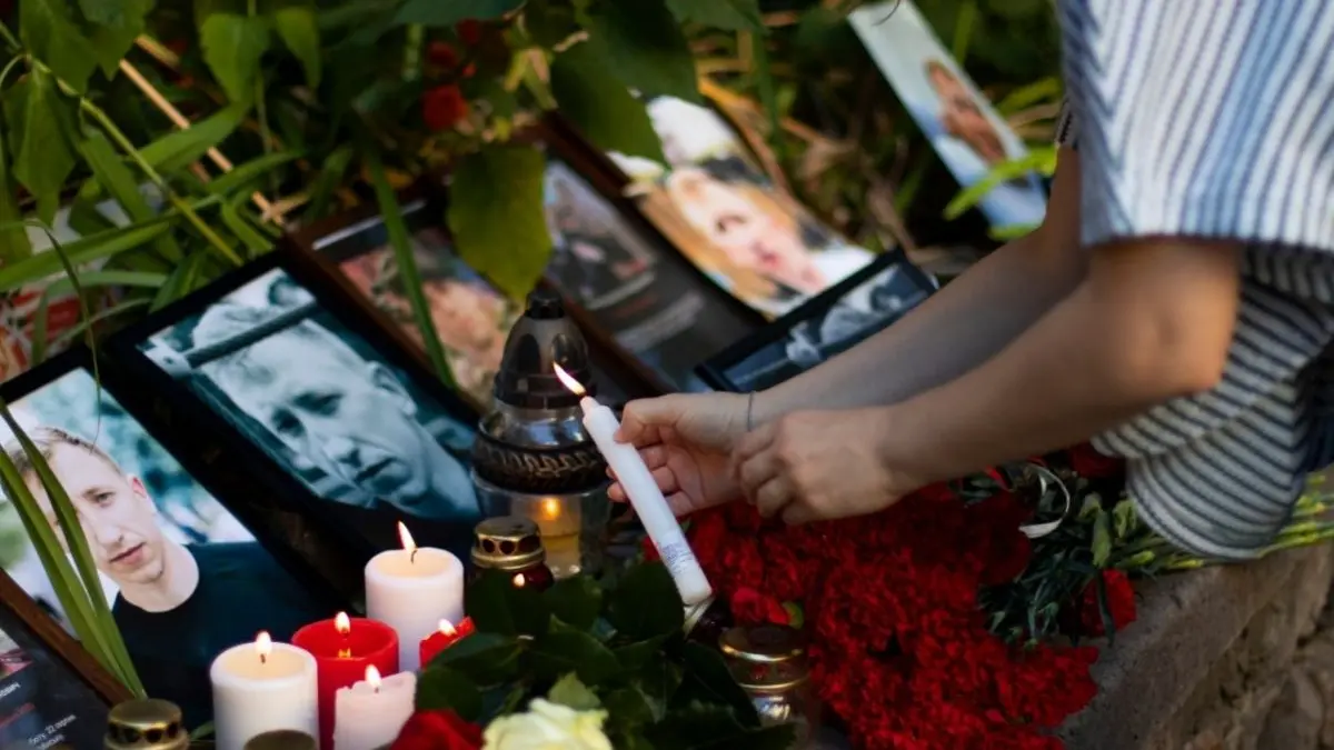 sute de exilati din belarus s au adunat la un priveghi in memoria disidentului spanzurat cand