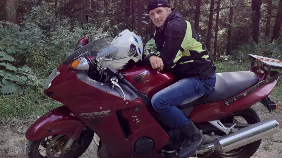 laurentiu americanu a impins tanar in fata masinii exclus club motociclisti