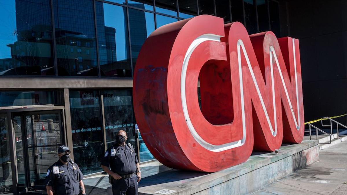 angajati cnn concediati nu s au vaccinat covid