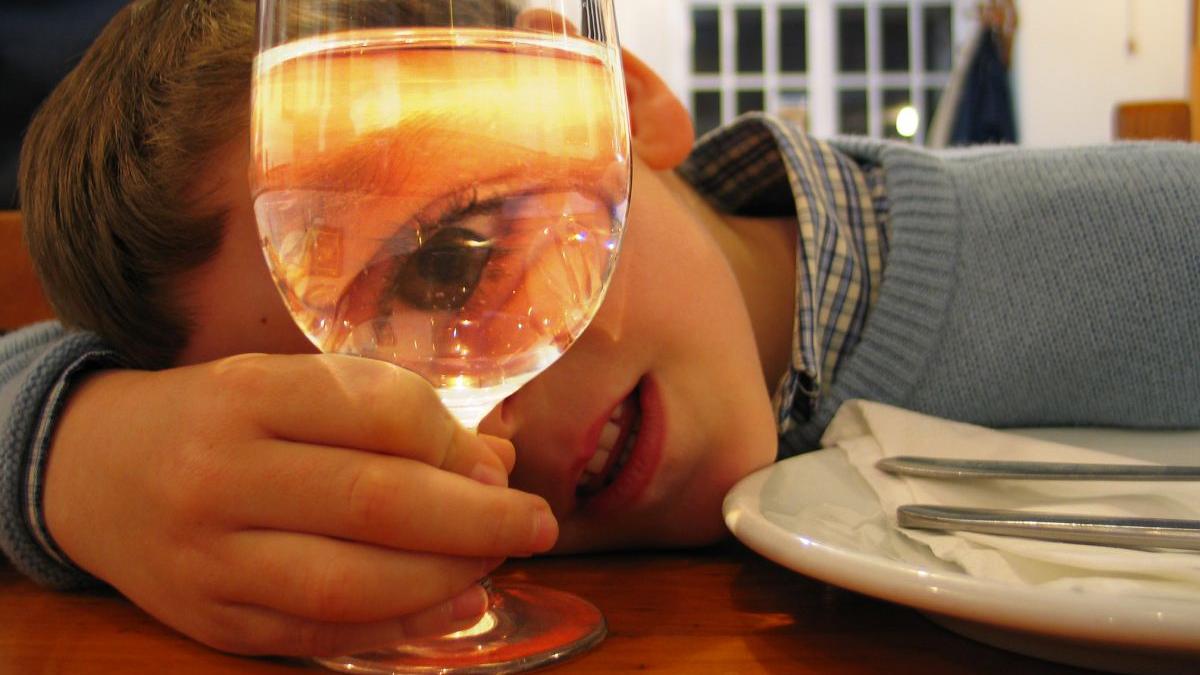 copil 9 ani botosani coma alcoolica spital