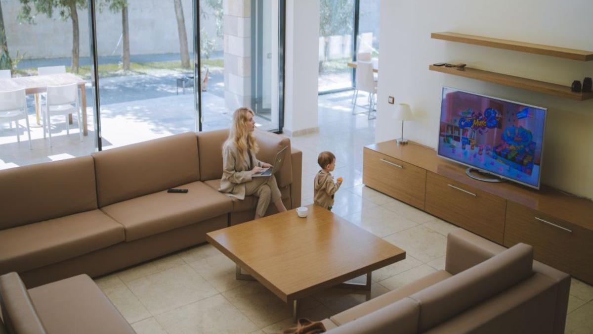 o mama se gandeste la tot iata de ce sa cumperi protectii de sertare pentru copii