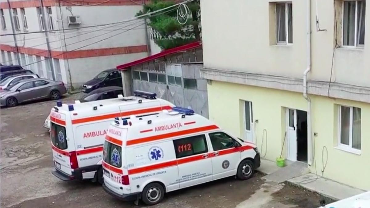 ambulantier anchetat pentru ca fura combustibil din salvare zarit in trafic de politisti