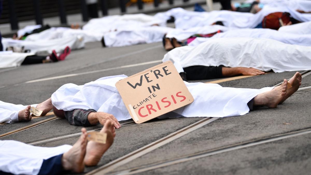 cercetatorii publica prima parte din raportul despre sfarsitul lumii 234 de oameni de stiinta