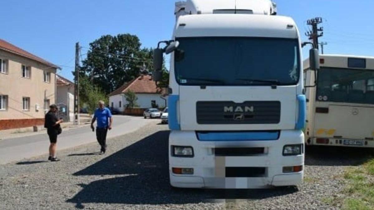 camion 82000 pachete tigari descoperit abandonat biserica arad
