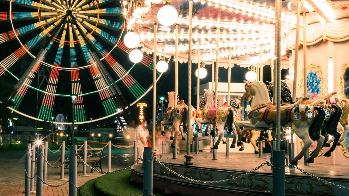 doi copii raniti parc distractii gest nepasare mama