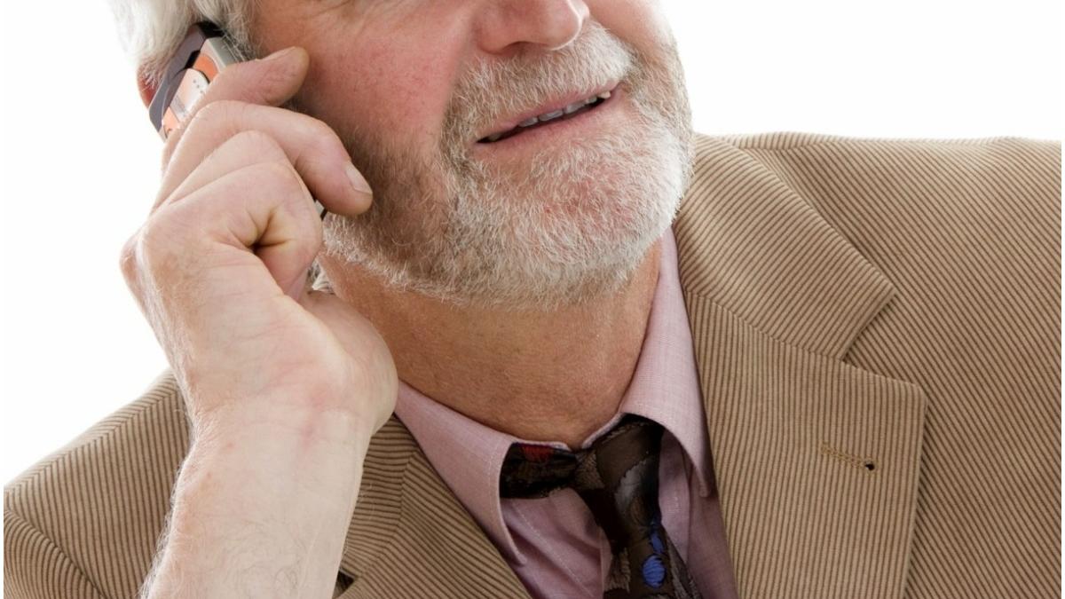 un barbat nervos a sunat de 30 de ori un politist ca sa il injure