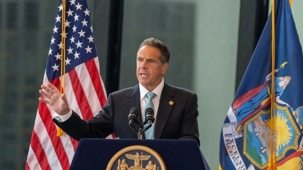 guvernatorul statului new york a demisionat pe fondul unei anchete unde este acuzat ca a hartuit