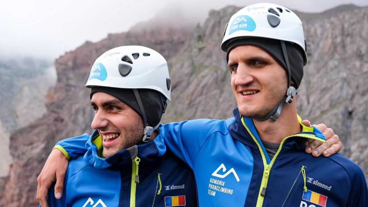 doi sportivi romani vad impreuna 1 cucerit munte inalt europa