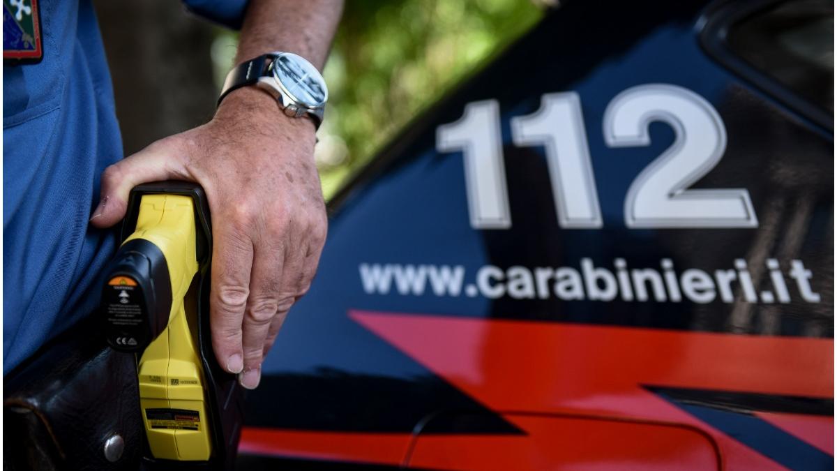 o romanca din italia si a abandonat fetita intr o parcare si a plecat la produs cu un client