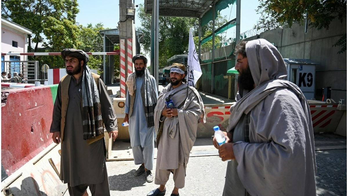 talibanii strang armele detinute de civili deoarece oamenii nu mai au nevoie de ele