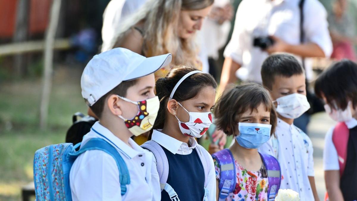 elevi stimulente vaccin