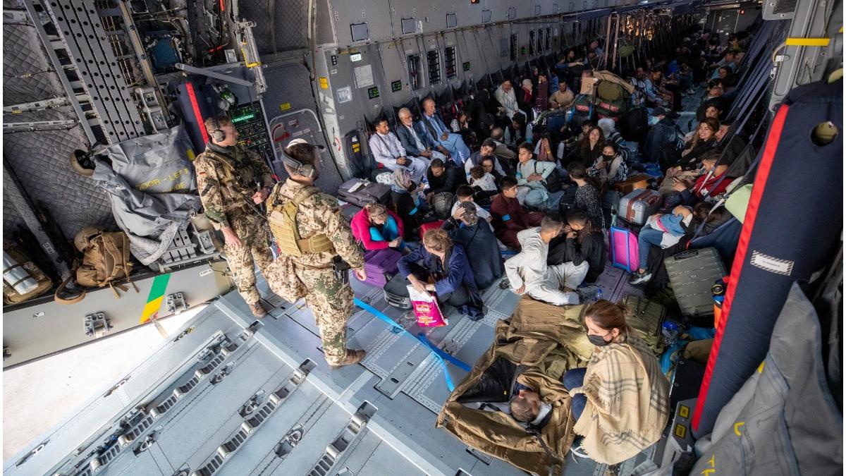 ramasite omenesti tren aterizare avion kabul