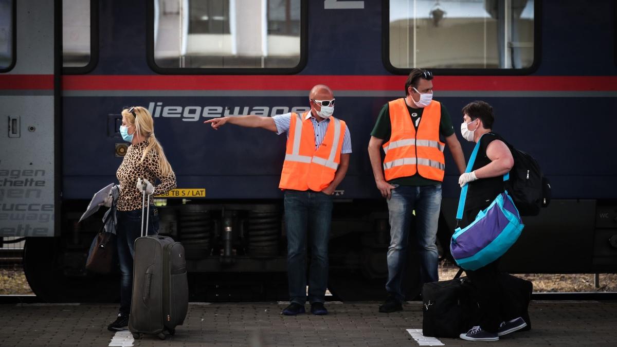 marfar deraiat statiile mintia branisca hunedoara doua trenuri calatori blocate curse anulate