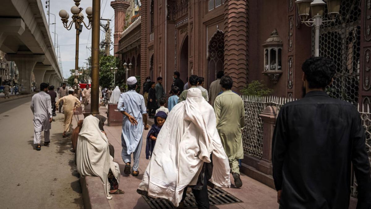 o afgana spune povestea modului in care familia acesteia a fost sfasiata cand tatal ei a disparut