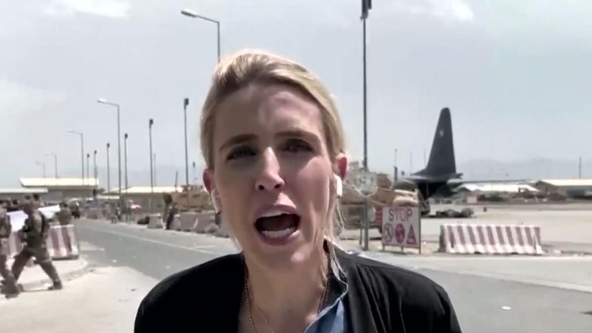 echipa de filmare a cnn din afganistan a fost agresata de talibani in drumul spre aeroport clarissa