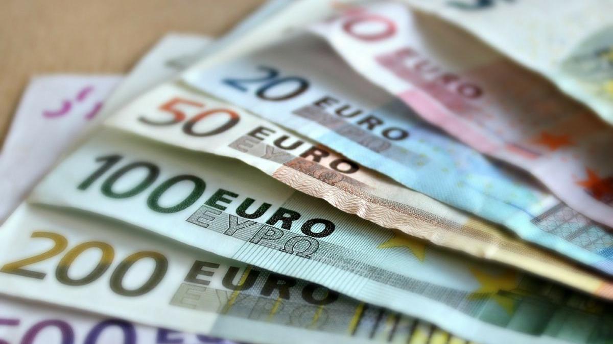 euro atins nou maxim istoric