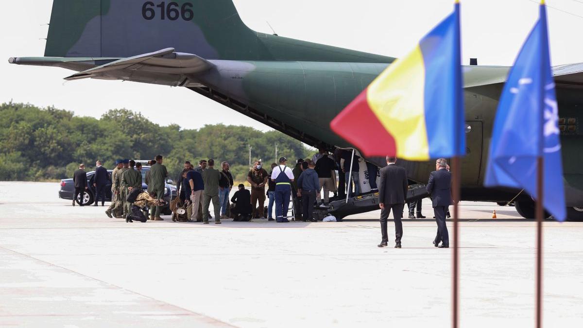 cei 15 romani evacuati din afganistan au ajuns acasa