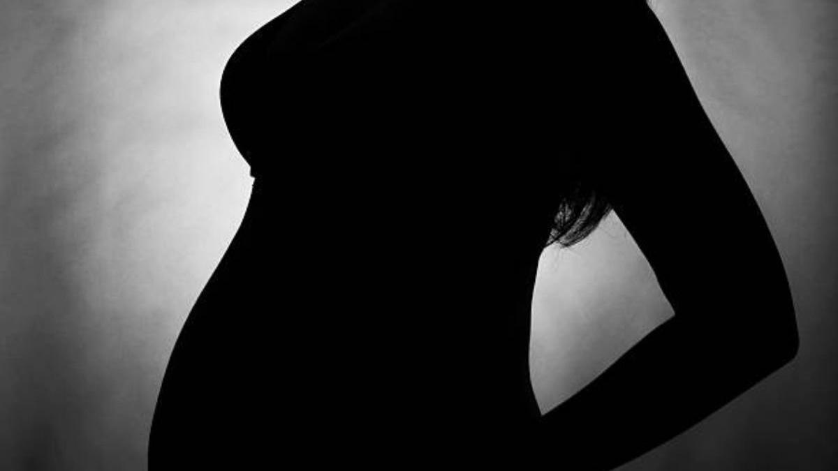 o copila de 15 ani e a murit dand nastere langa altarul bisericii fetita nu a mai apucat sa l vada