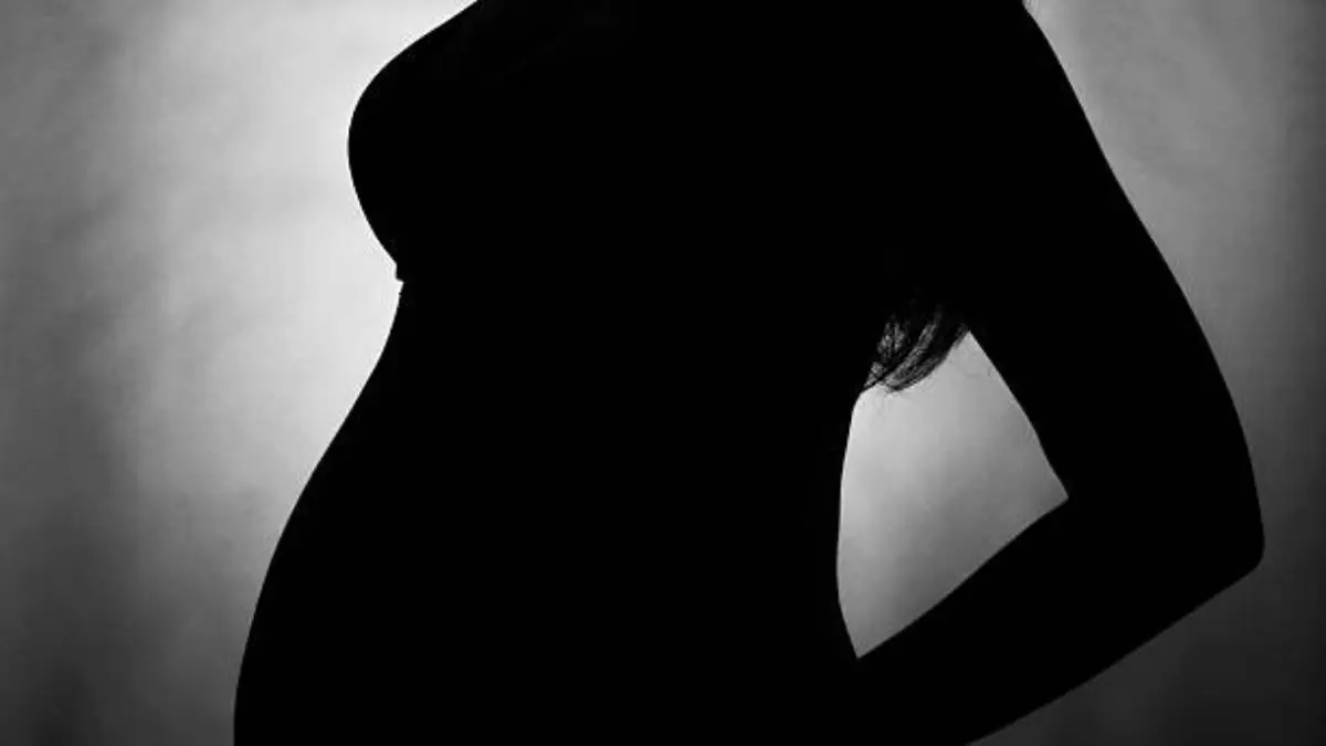 o copila de 15 ani e a murit dand nastere langa altarul bisericii fetita nu a mai apucat sa l vada