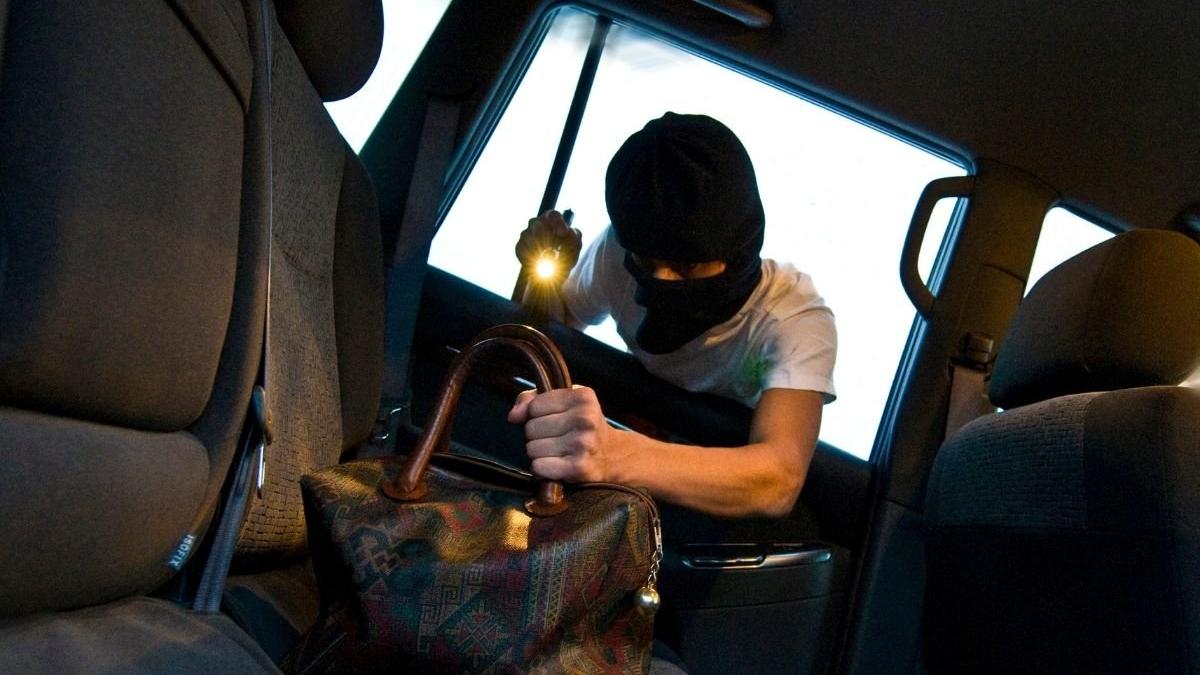 o familie de romani specializata in furtul batranilor din italia a fost arestata dupa ce politia le