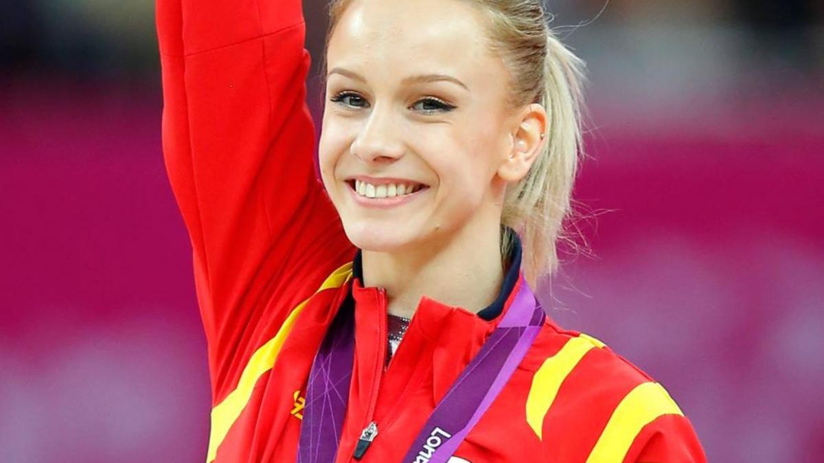 sandra izbasa solicita public sa i fie retras titlul de cetatean de onoare al busteniului