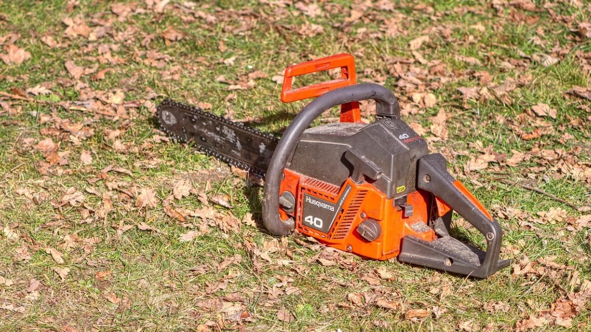 un barbat din gorj si a atacat sotia cu drujba dupa ce s a imbatat