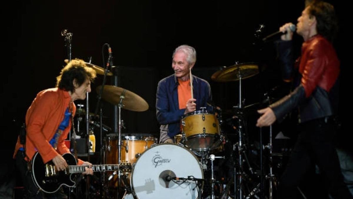 charlie watts tobosarul legendarei trupe rolling stones a murit la varsta de 80 de ani