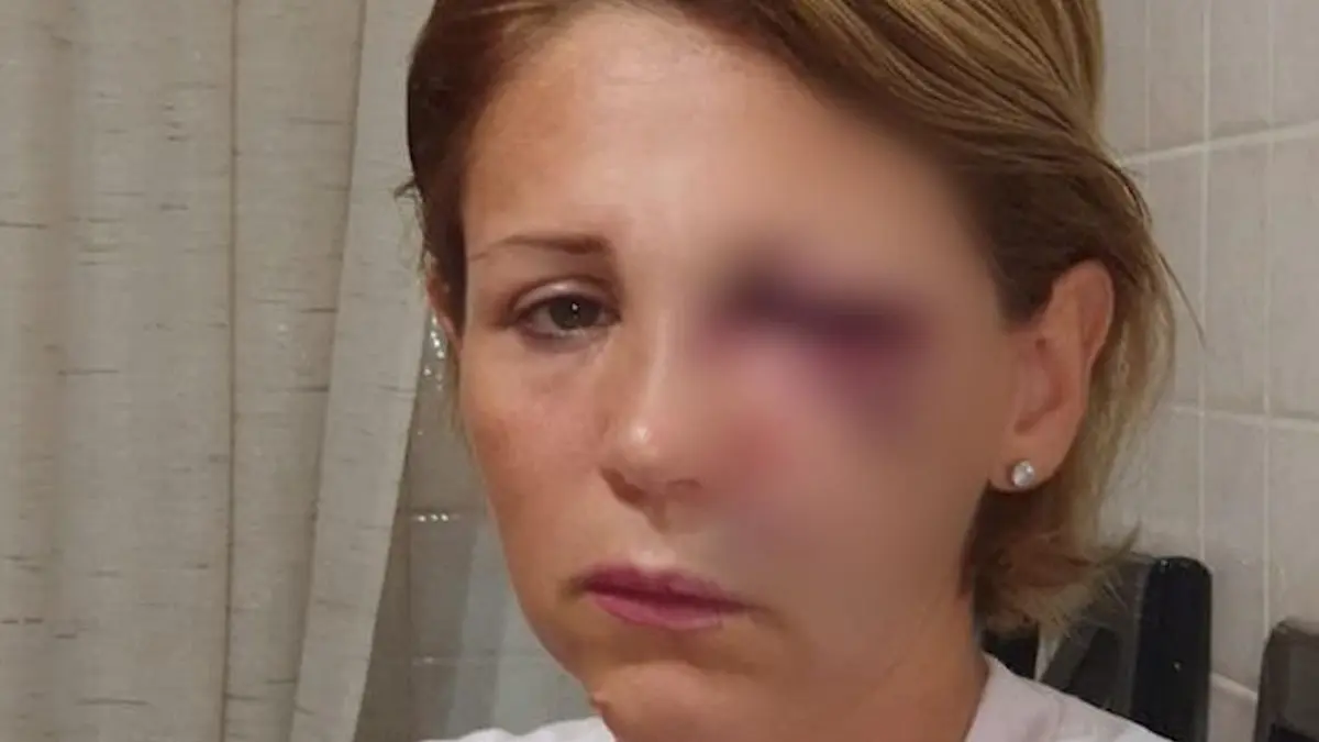 o romanca a fost batuta cu bestialitate intr un magazin din italia niciun cumparator nu a
