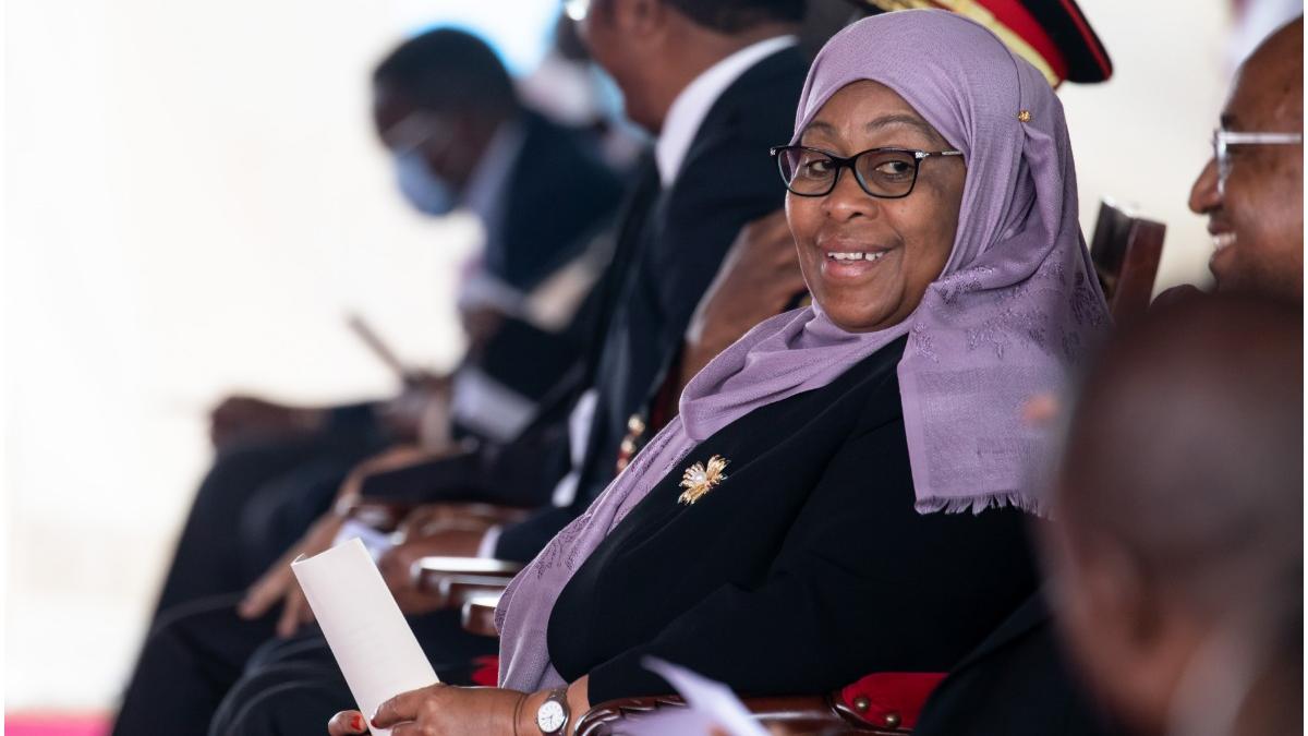 presedinta tanzaniei umileste jucatoarele echipei nationale fotbal