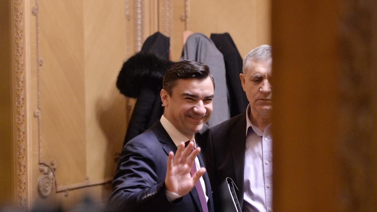 primarul mihai chirica da dedicatii pe manele la concertul lui adi minune de la iasi