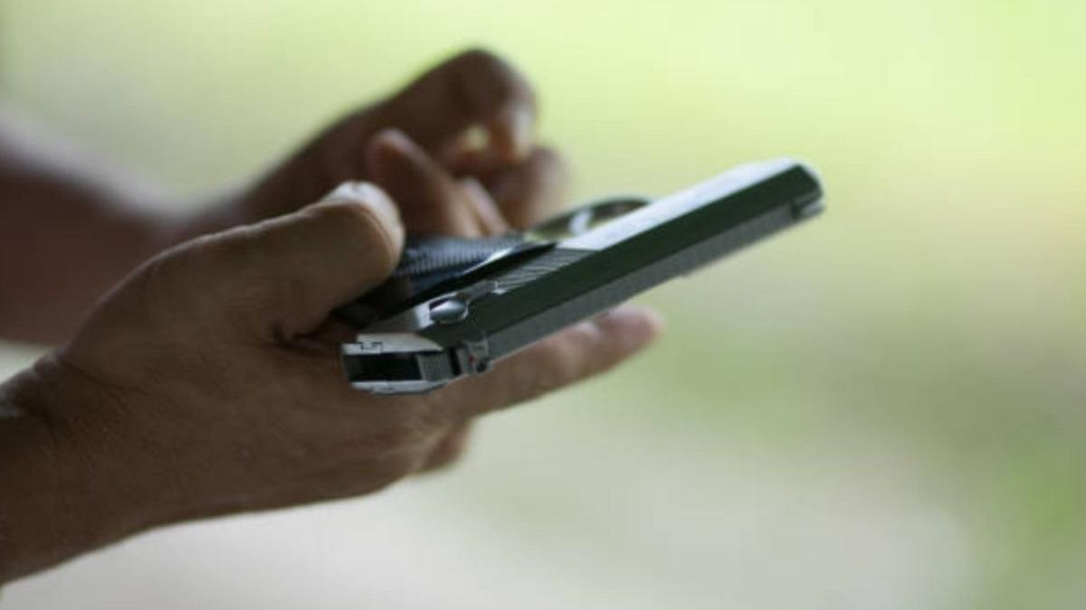 roman arestat in creta dupa ce l a ucis pe tatal unui copil chiar in fata celui mic si a impuscat