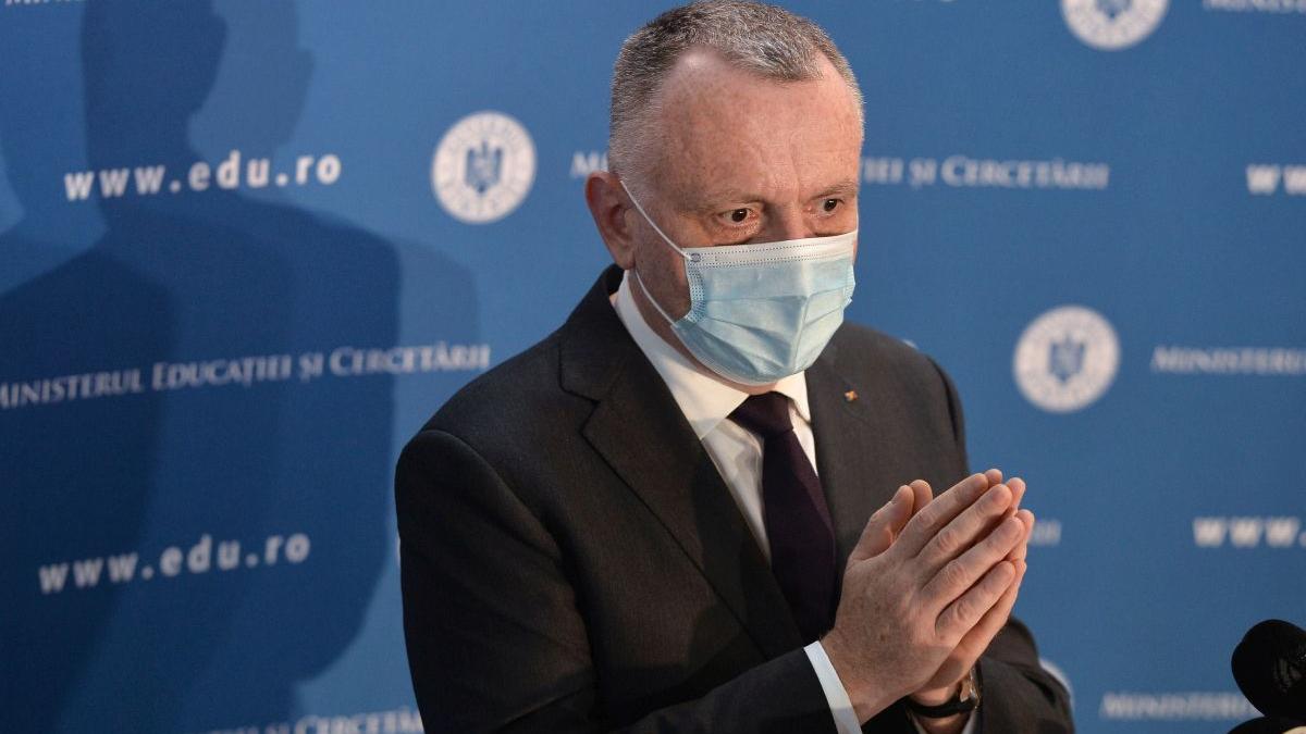 sorin cimpeanu explica ce intampla la aparitia primului caz de covid 19 intr o clasa