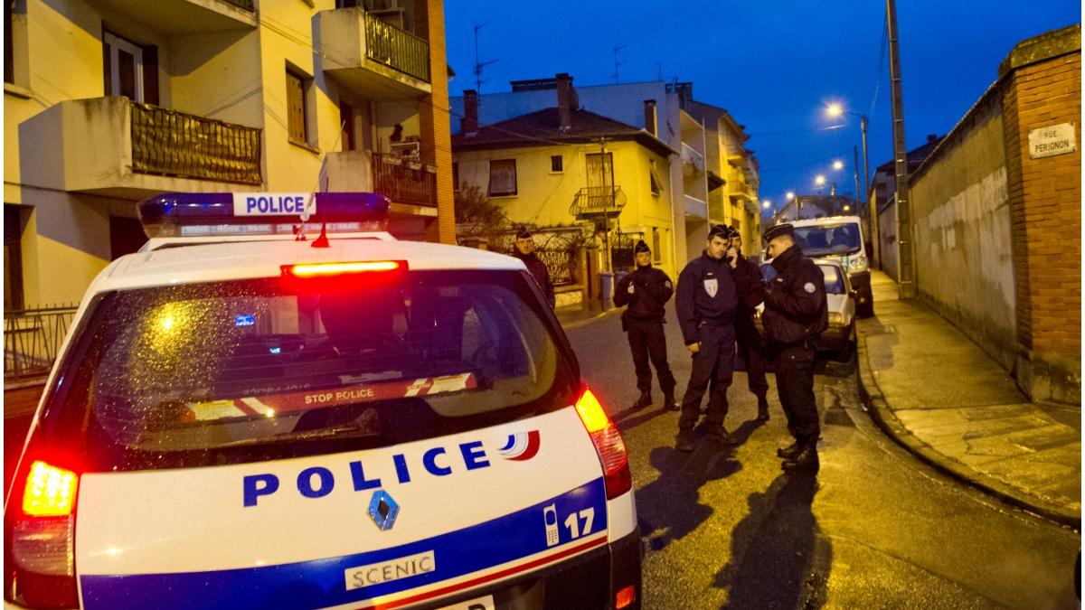 barbat descoperire cadavre copii garaj