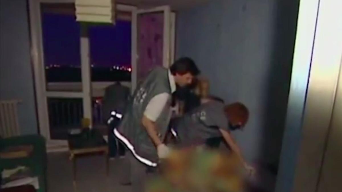 După moartea soției, un francez a descoperit fragmente din trei cadavre de copii, într-un dulap din garaj