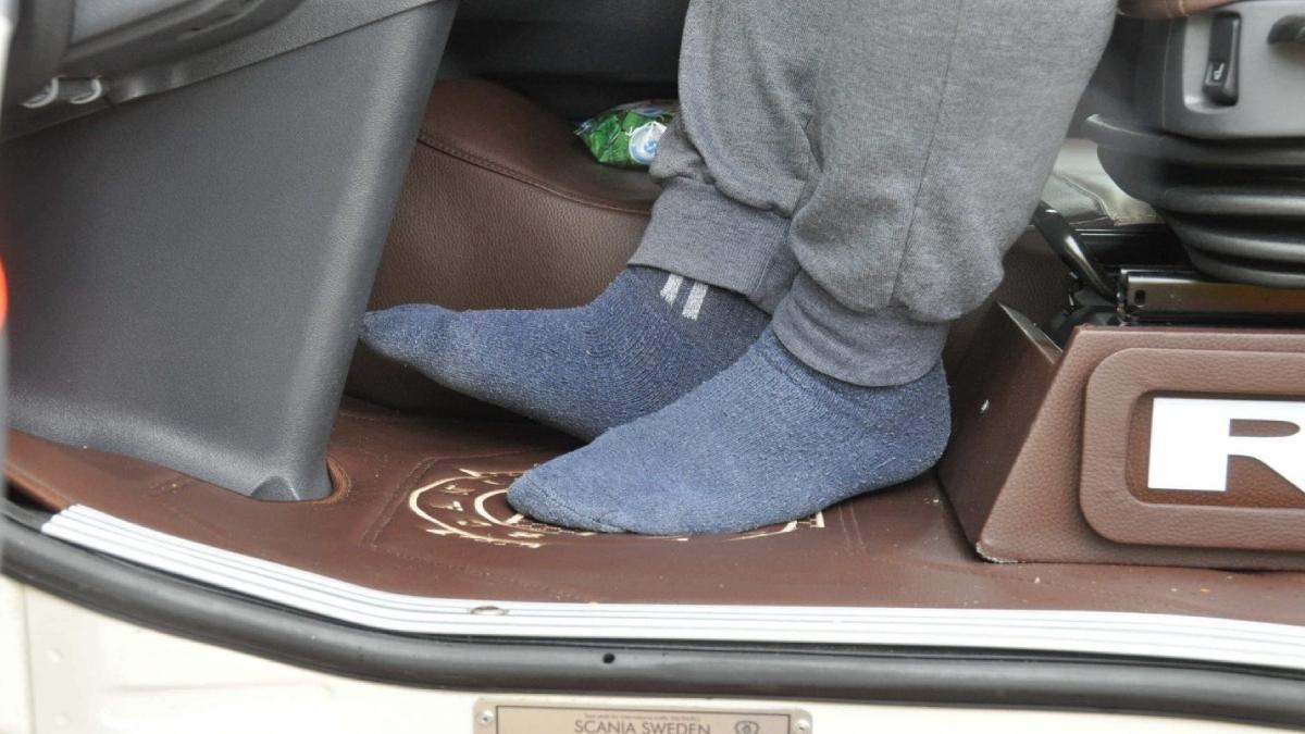 sofer de camion care conducea in sosete prins cu 133 km ora in germania