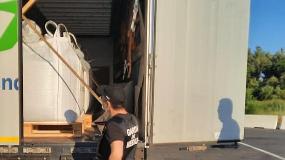 amenda de 60 de mii de lei sofer de tir in simian mehedinti transporta ilegal pilitura de cupru