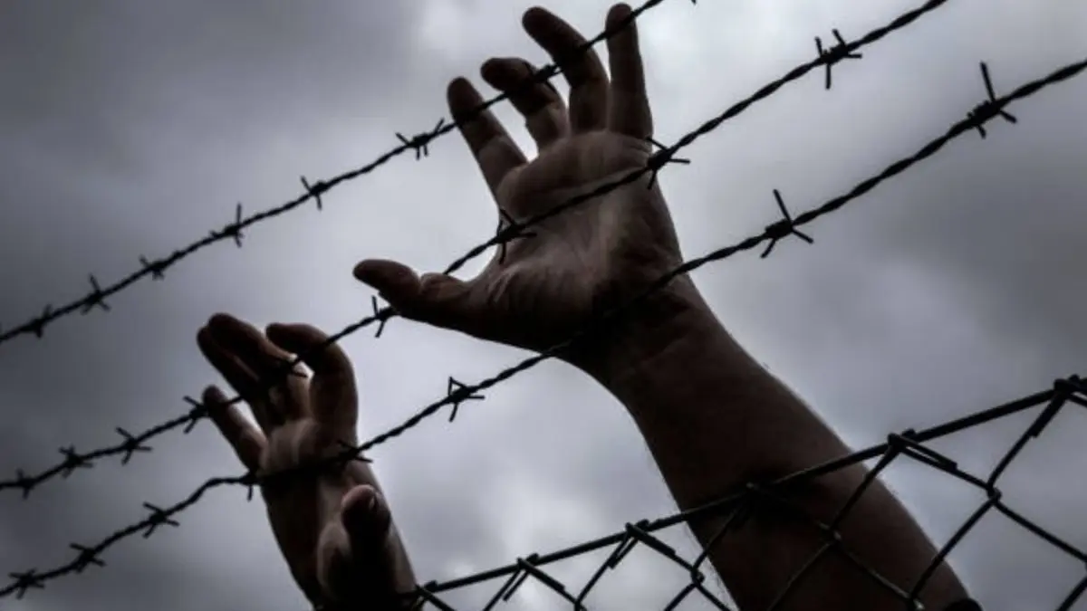 un roman a planuit ca in filme evadarea dintr o inchisoare spaniola urma sa rapeasca un politist cu