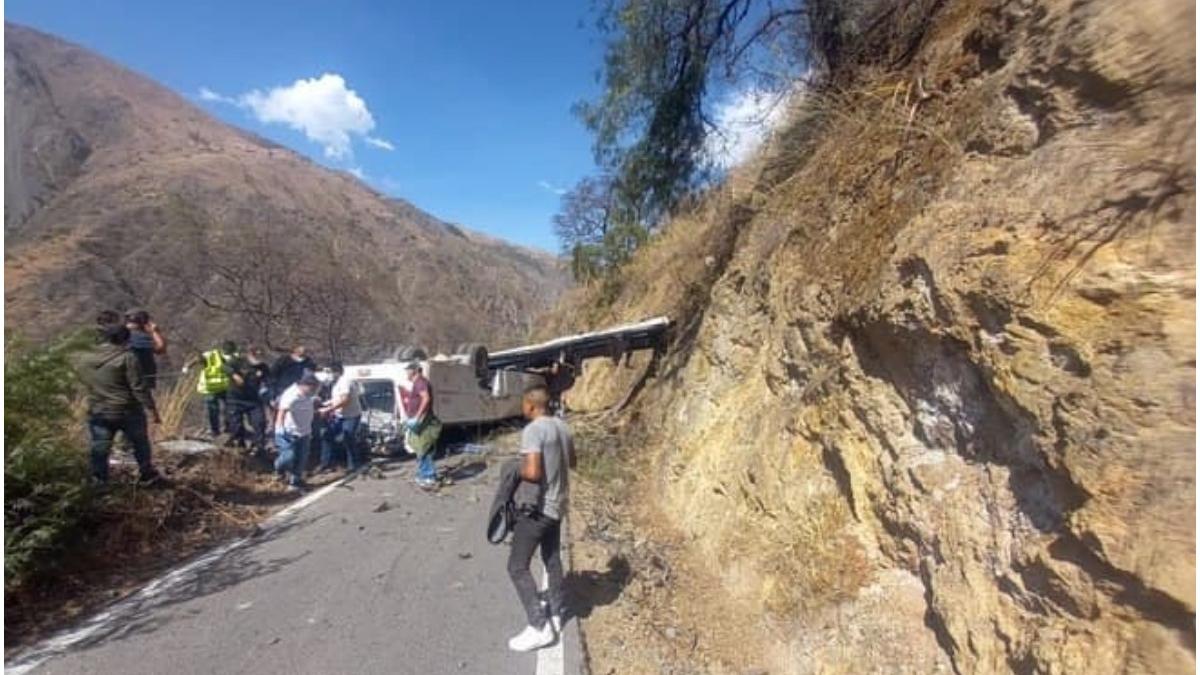 accident autobuz peru prapastie