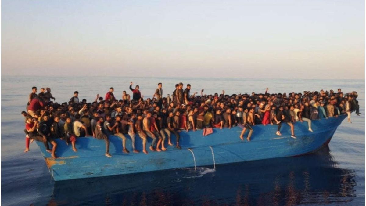 migranti ambarcatiune insula lampedusa italia